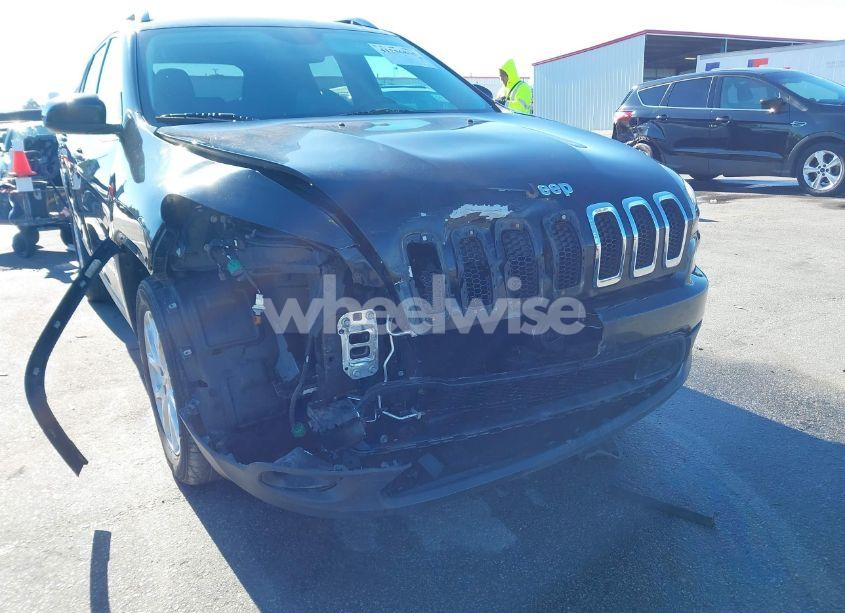 Photo 6 of 2015 Jeep Cherokee LATITUDE (VIN 1C4PJLCB2FW720335)