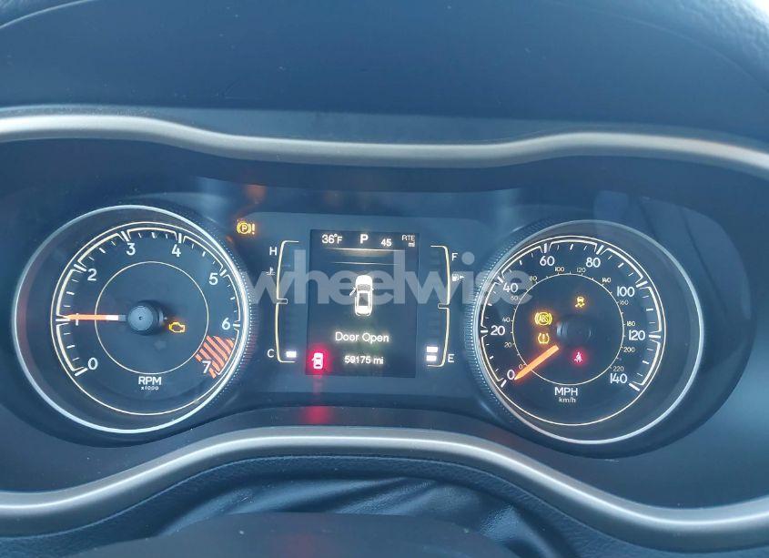 Photo 7 of 2015 Jeep Cherokee LATITUDE (VIN 1C4PJLCB2FW720335)