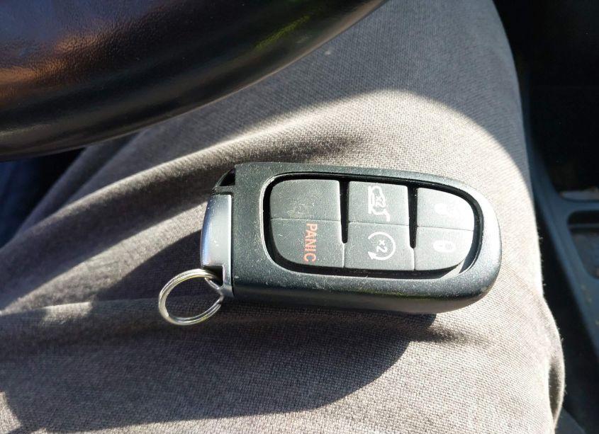 Photo 11 of 2015 Jeep Cherokee LATITUDE (VIN 1C4PJLCB2FW730931)