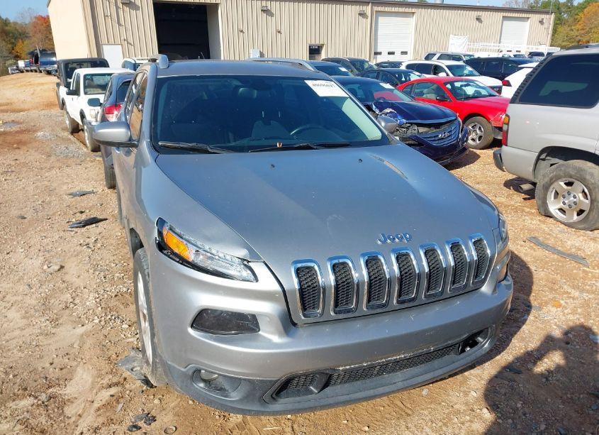 Photo 12 of 2015 Jeep Cherokee LATITUDE (VIN 1C4PJLCB2FW730931)