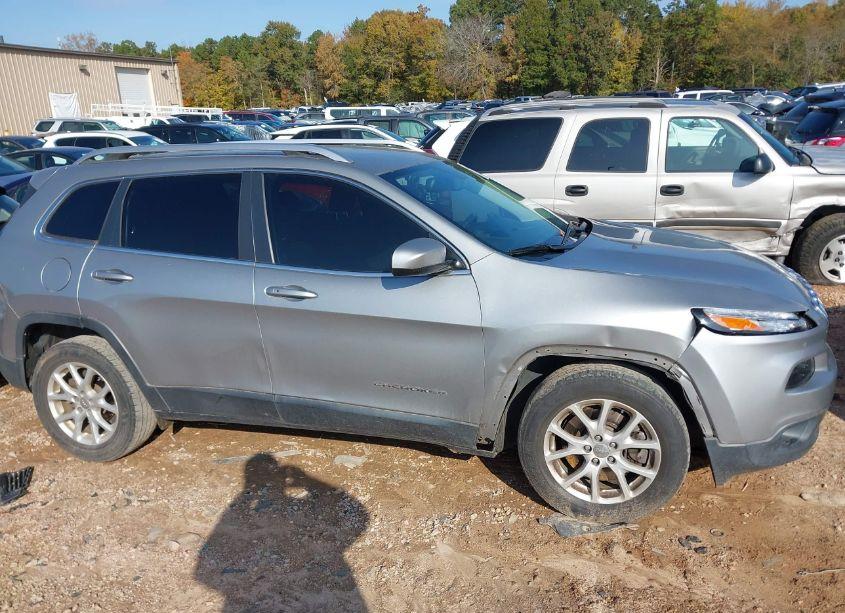 Photo 13 of 2015 Jeep Cherokee LATITUDE (VIN 1C4PJLCB2FW730931)