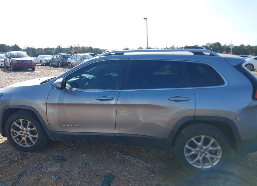 Photo 14 of 2015 Jeep Cherokee LATITUDE (VIN 1C4PJLCB2FW730931)