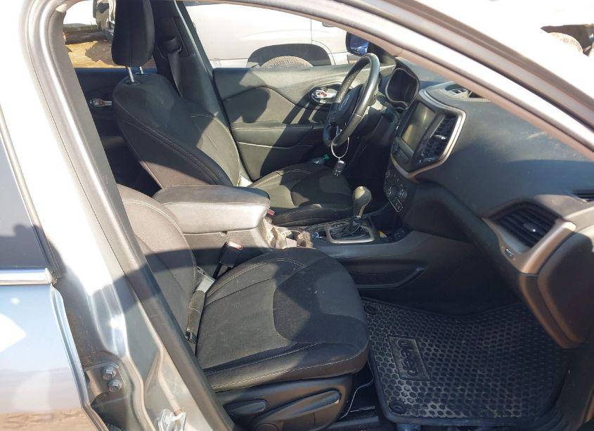 Photo 5 of 2015 Jeep Cherokee LATITUDE (VIN 1C4PJLCB2FW730931)