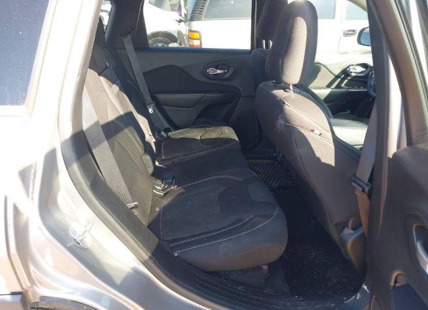 Photo 8 of 2015 Jeep Cherokee LATITUDE (VIN 1C4PJLCB2FW730931)