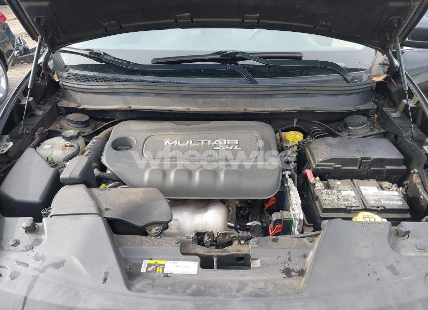 Photo 10 of 2015 Jeep Cherokee LATITUDE (VIN 1C4PJLCB2FW783001)