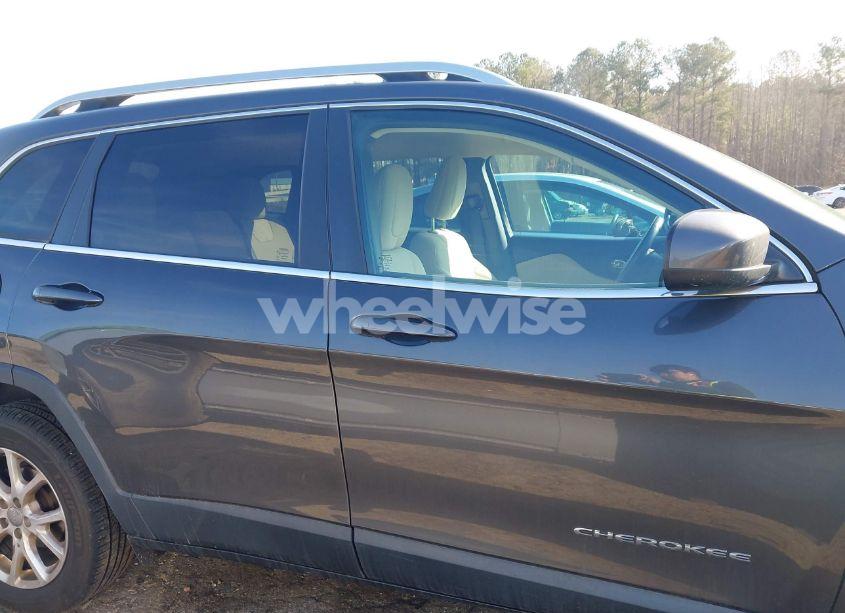 Photo 13 of 2016 Jeep Cherokee LATITUDE (VIN 1C4PJLCB2GW209614)