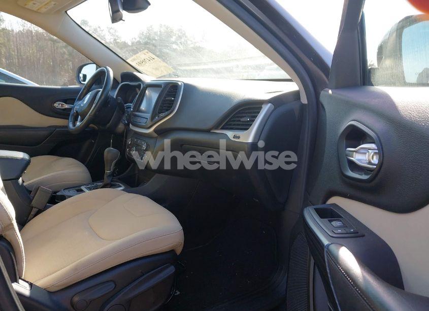 Photo 5 of 2016 Jeep Cherokee LATITUDE (VIN 1C4PJLCB2GW209614)