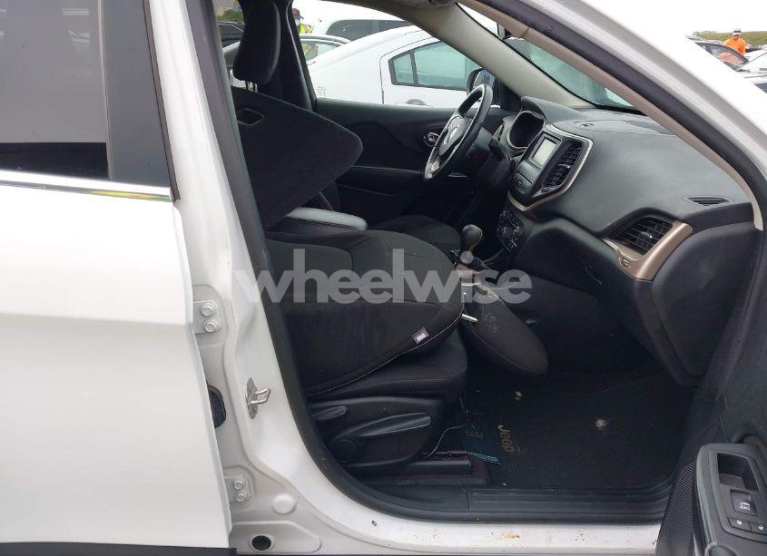 Photo 5 of 2016 Jeep Cherokee LATITUDE (VIN 1C4PJLCB2GW216272)