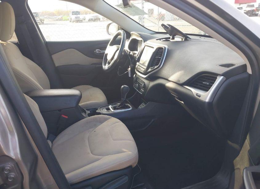 Photo 5 of 2016 Jeep Cherokee LATITUDE (VIN 1C4PJLCB2GW259090)