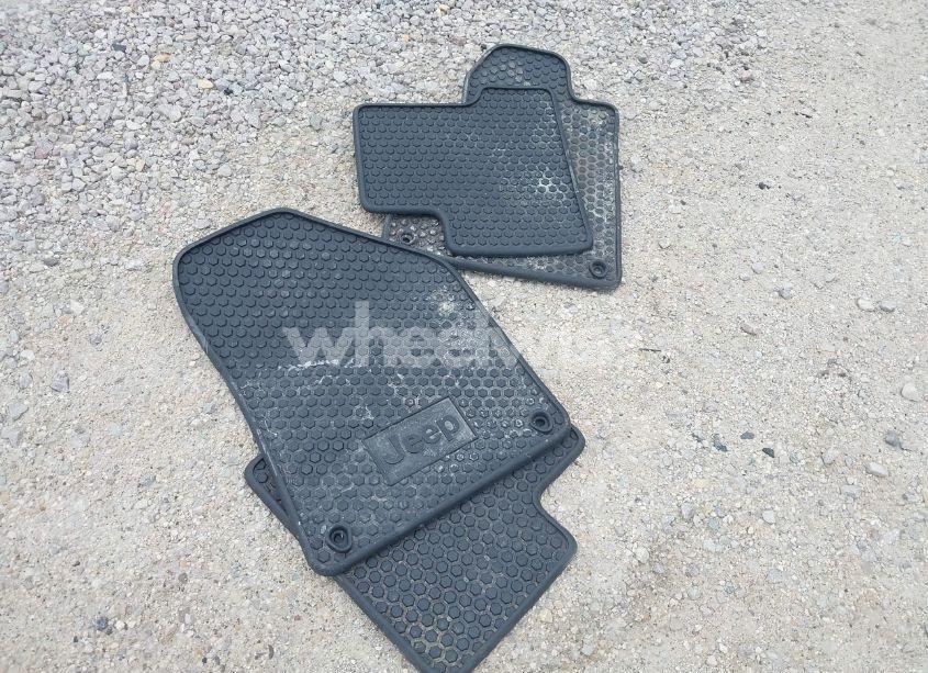 Photo 12 of 2017 Jeep Cherokee LATITUDE FWD (VIN 1C4PJLCB2HW566065)