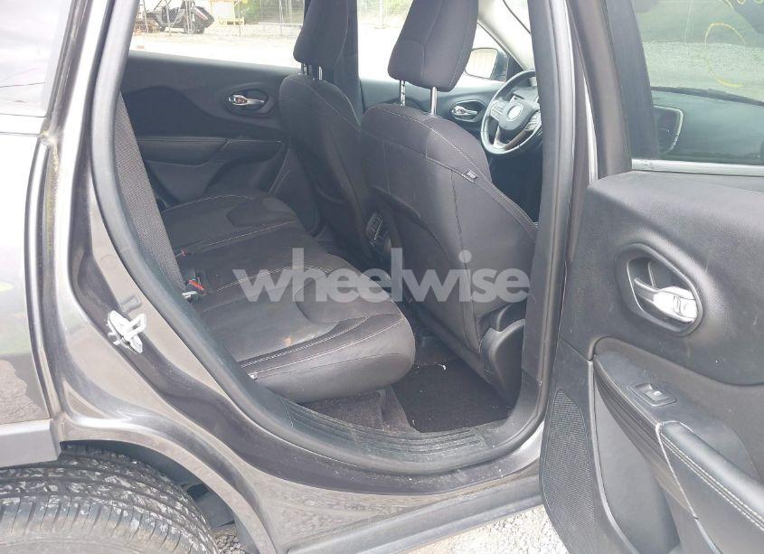 Photo 8 of 2017 Jeep Cherokee LATITUDE FWD (VIN 1C4PJLCB2HW566065)