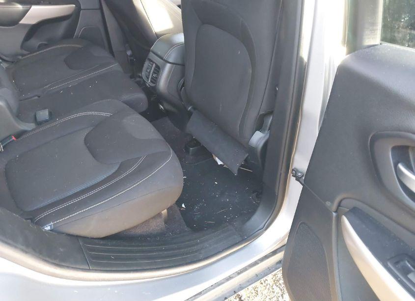 Photo 8 of 2017 Jeep Cherokee LATITUDE FWD (VIN 1C4PJLCB2HW619699)