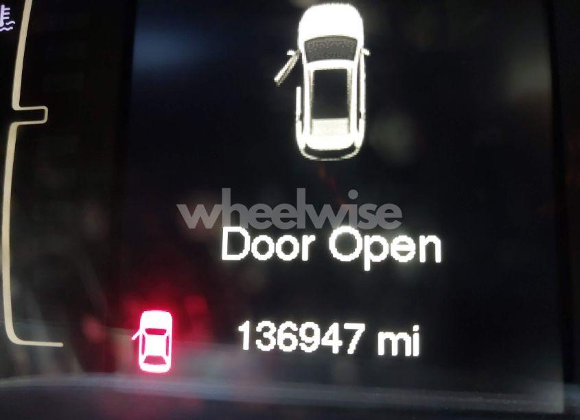 Photo 15 of 2018 Jeep Cherokee LATITUDE FWD (VIN 1C4PJLCB2JD511231)