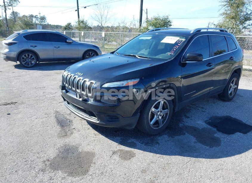 Photo 2 of 2018 Jeep Cherokee LATITUDE FWD (VIN 1C4PJLCB2JD511231)