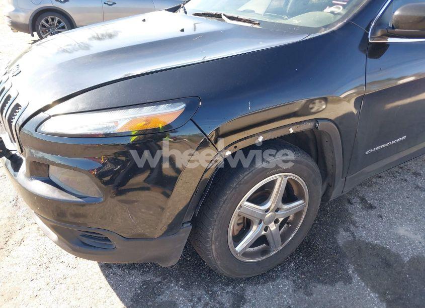 Photo 6 of 2018 Jeep Cherokee LATITUDE FWD (VIN 1C4PJLCB2JD511231)