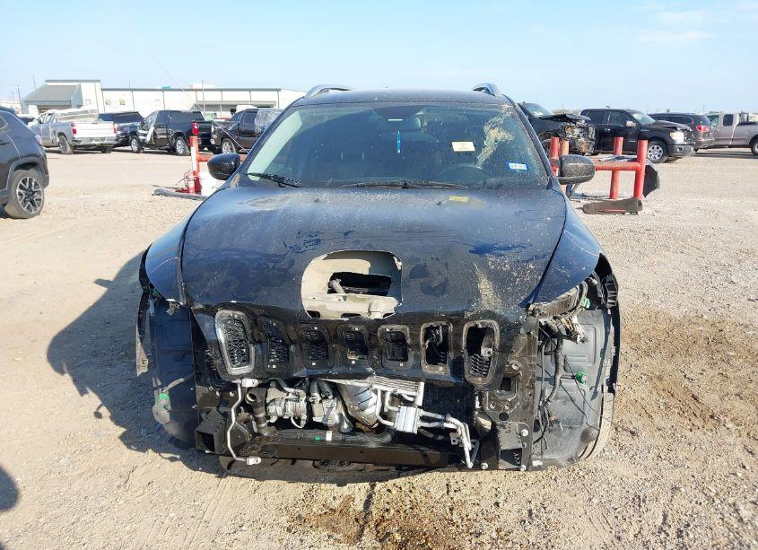 Photo 12 of 2018 Jeep Cherokee LATITUDE FWD (VIN 1C4PJLCB2JD566813)