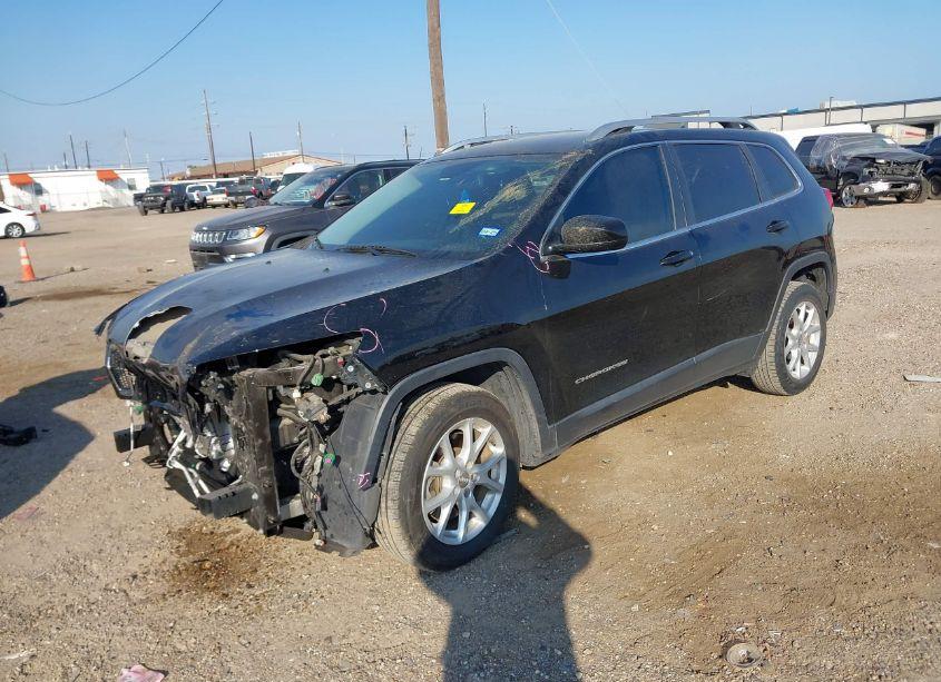 Photo 2 of 2018 Jeep Cherokee LATITUDE FWD (VIN 1C4PJLCB2JD566813)