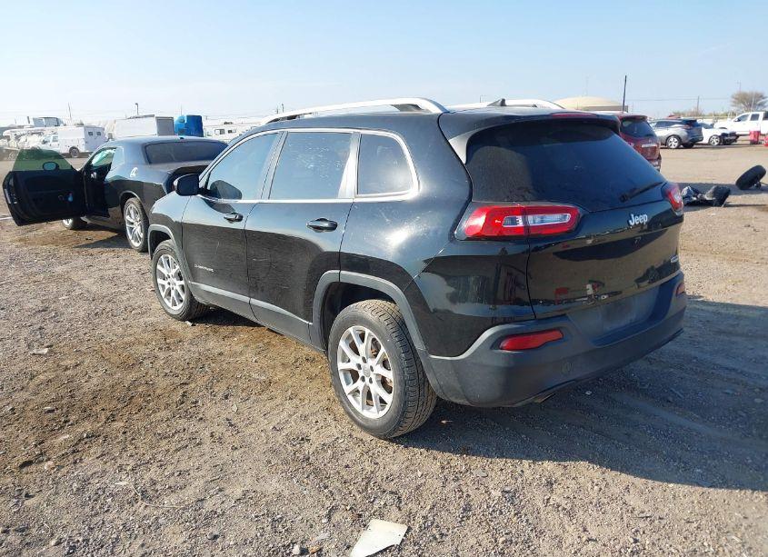 Photo 3 of 2018 Jeep Cherokee LATITUDE FWD (VIN 1C4PJLCB2JD566813)