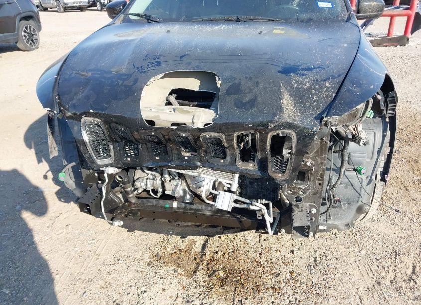 Photo 6 of 2018 Jeep Cherokee LATITUDE FWD (VIN 1C4PJLCB2JD566813)