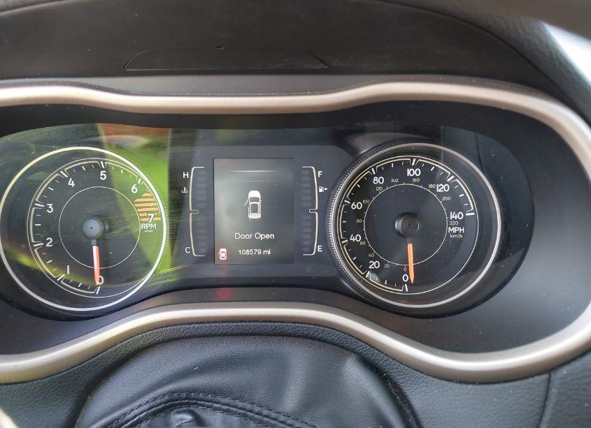 Photo 7 of 2018 Jeep Cherokee LATITUDE FWD (VIN 1C4PJLCB2JD566813)