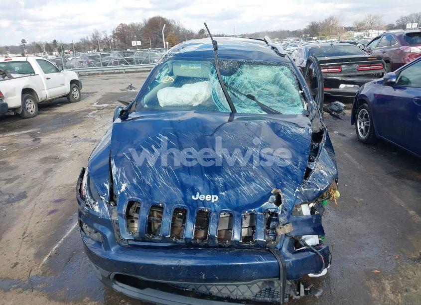 Photo 12 of 2018 Jeep Cherokee LATITUDE FWD (VIN 1C4PJLCB2JD596278)