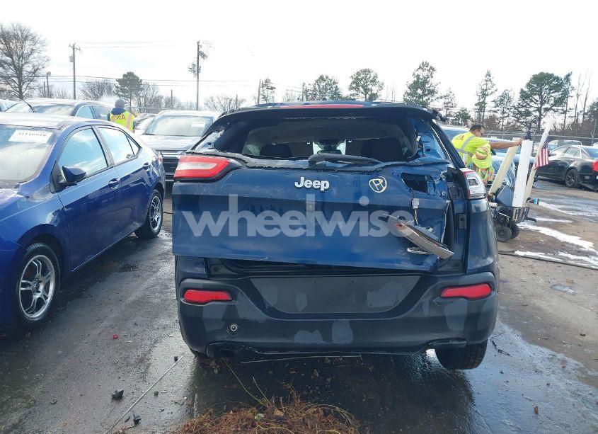 Photo 16 of 2018 Jeep Cherokee LATITUDE FWD (VIN 1C4PJLCB2JD596278)