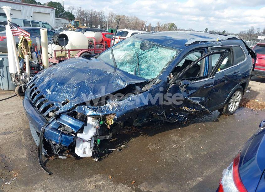 Photo 2 of 2018 Jeep Cherokee LATITUDE FWD (VIN 1C4PJLCB2JD596278)