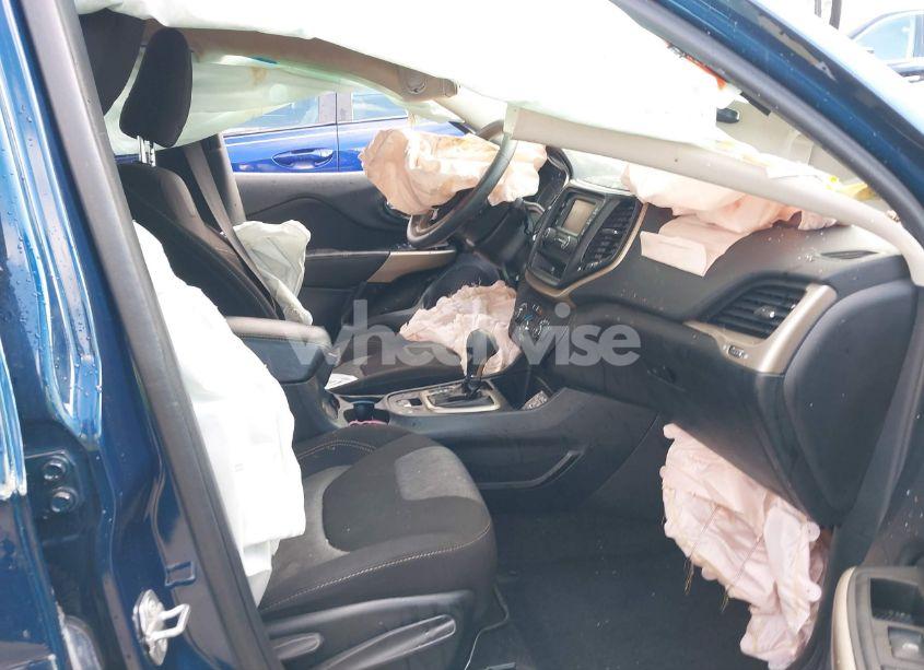 Photo 5 of 2018 Jeep Cherokee LATITUDE FWD (VIN 1C4PJLCB2JD596278)