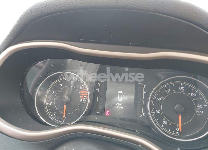 Photo 7 of 2018 Jeep Cherokee LATITUDE FWD (VIN 1C4PJLCB2JD596278)