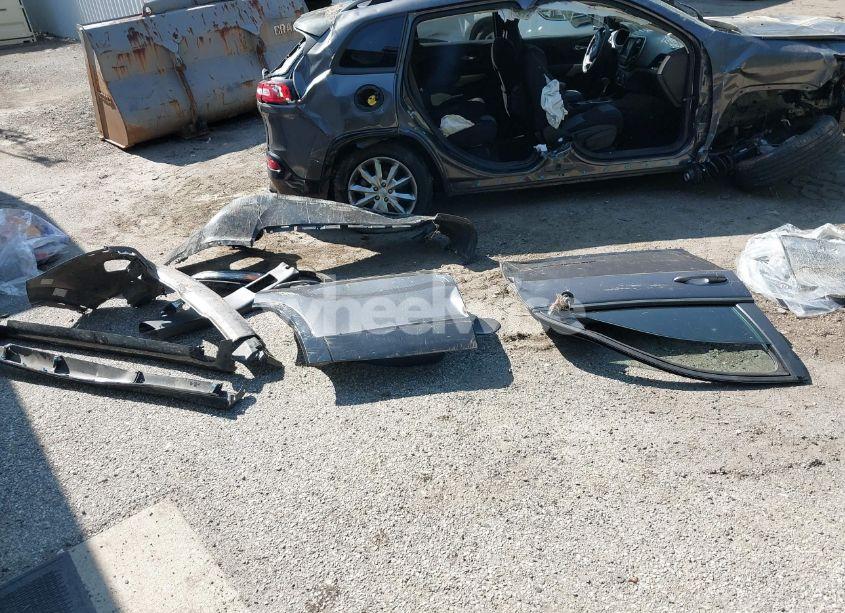 Photo 11 of 2018 Jeep Cherokee LATITUDE TECH CONNECT FWD (VIN 1C4PJLCB2JD605058)