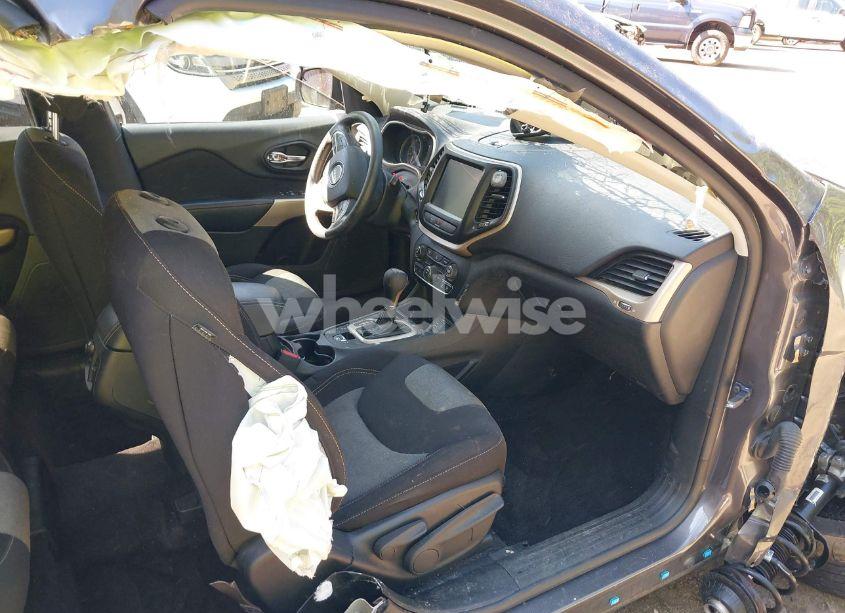 Photo 5 of 2018 Jeep Cherokee LATITUDE TECH CONNECT FWD (VIN 1C4PJLCB2JD605058)