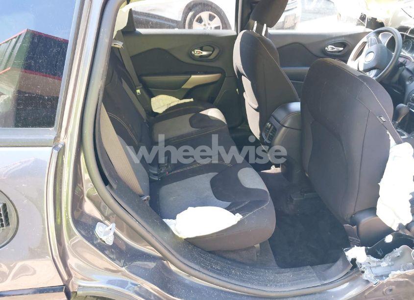 Photo 8 of 2018 Jeep Cherokee LATITUDE TECH CONNECT FWD (VIN 1C4PJLCB2JD605058)