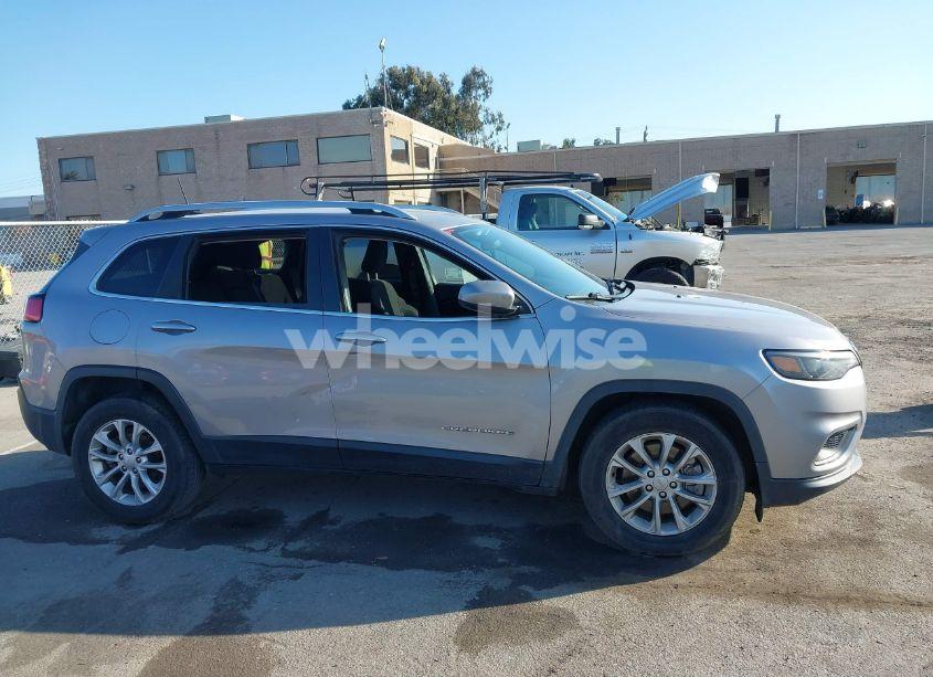Photo 13 of 2019 Jeep Cherokee LATITUDE FWD (VIN 1C4PJLCB2KD296791)