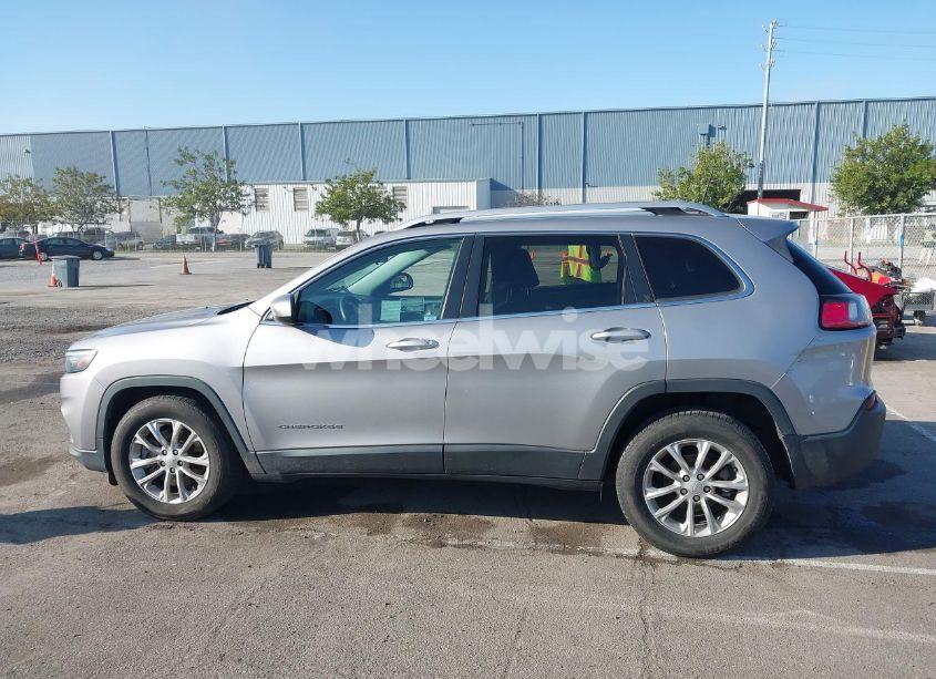 Photo 14 of 2019 Jeep Cherokee LATITUDE FWD (VIN 1C4PJLCB2KD296791)
