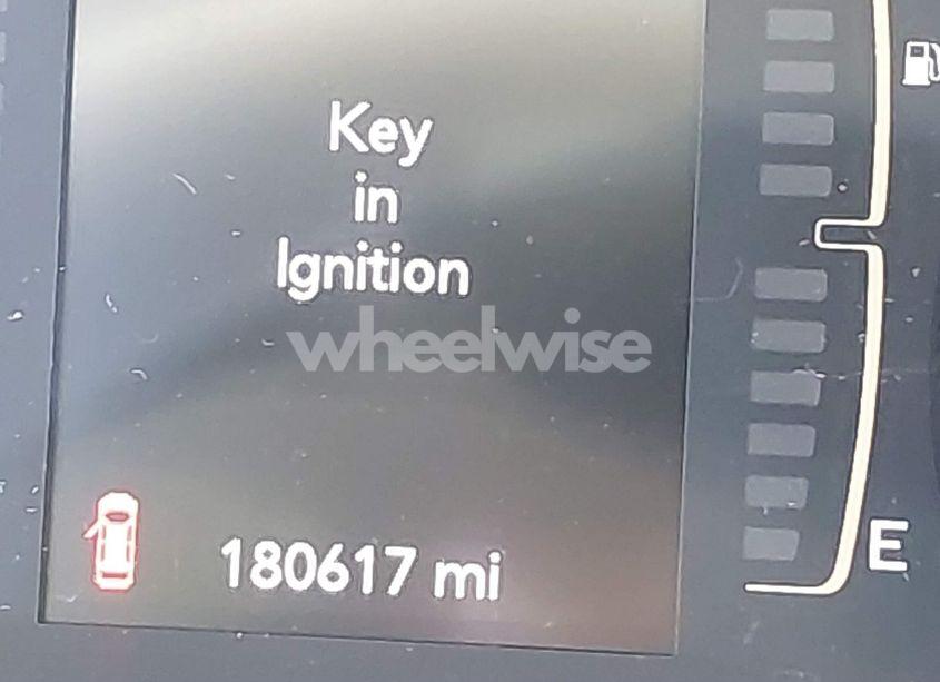 Photo 15 of 2019 Jeep Cherokee LATITUDE FWD (VIN 1C4PJLCB2KD296791)