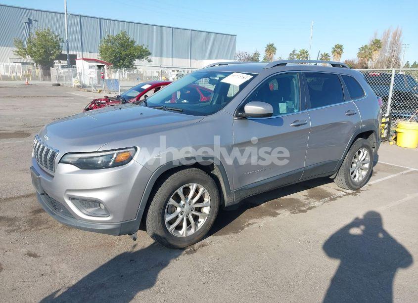 Photo 2 of 2019 Jeep Cherokee LATITUDE FWD (VIN 1C4PJLCB2KD296791)