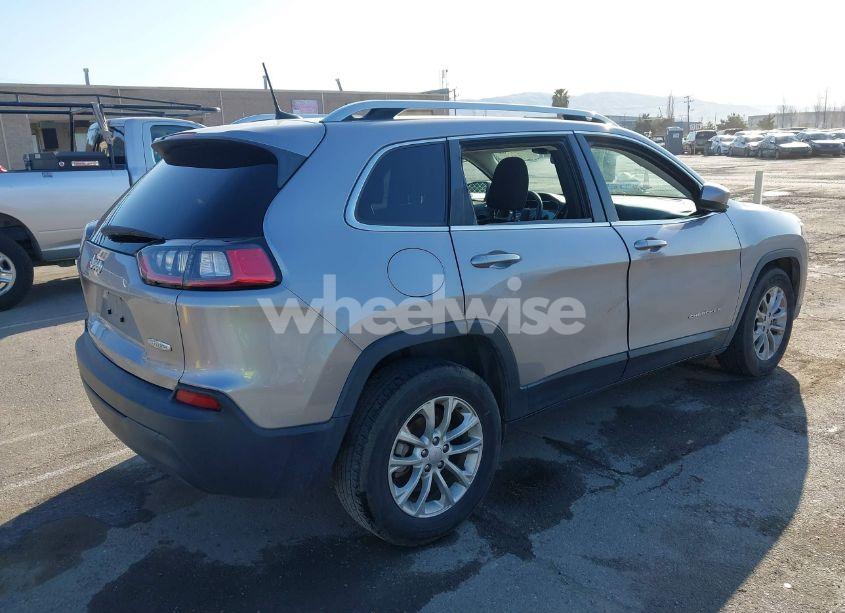 Photo 4 of 2019 Jeep Cherokee LATITUDE FWD (VIN 1C4PJLCB2KD296791)