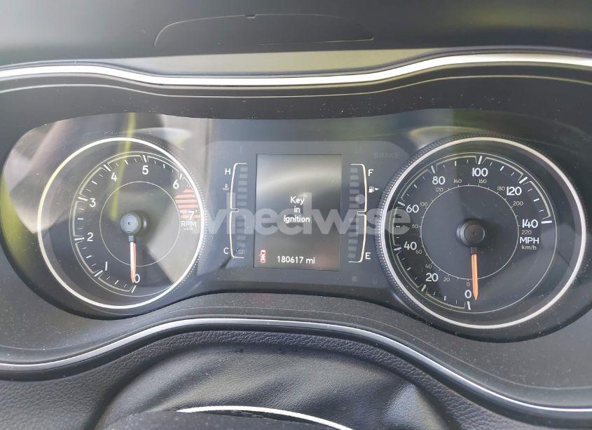 Photo 7 of 2019 Jeep Cherokee LATITUDE FWD (VIN 1C4PJLCB2KD296791)