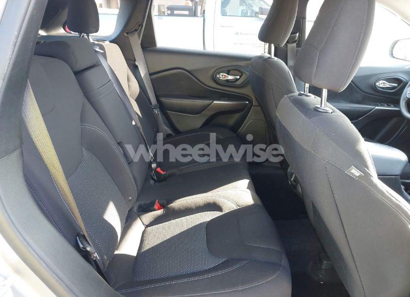 Photo 8 of 2019 Jeep Cherokee LATITUDE FWD (VIN 1C4PJLCB2KD296791)
