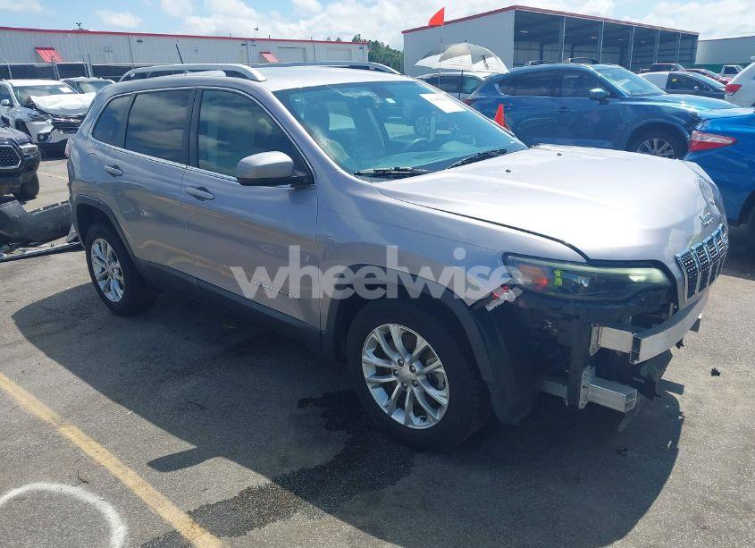 2019 Jeep Cherokee LATITUDE FWD (VIN 1C4PJLCB2KD325965) main photo