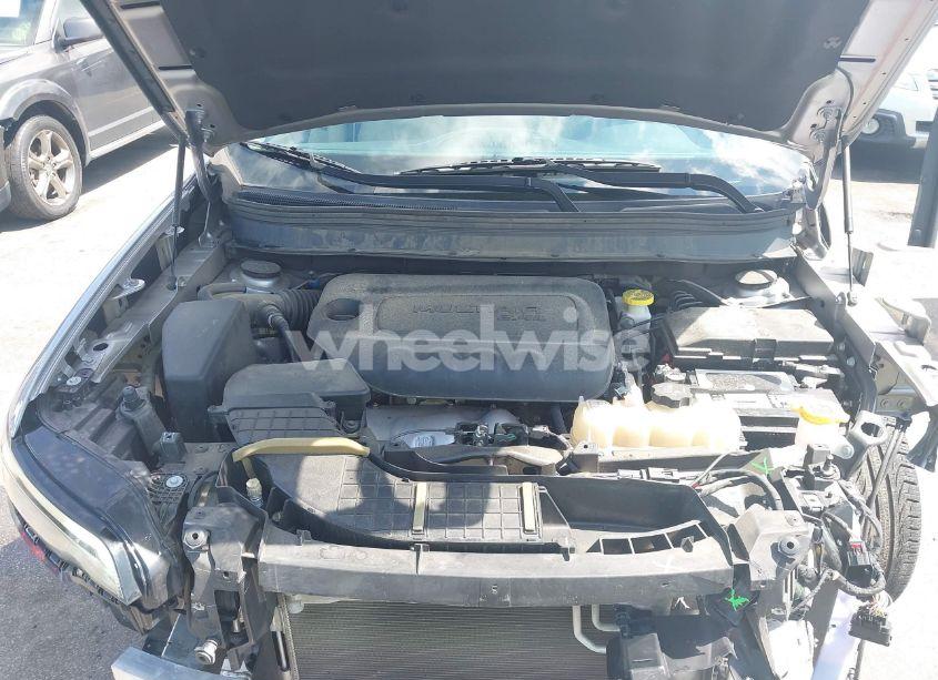 Photo 10 of 2019 Jeep Cherokee LATITUDE FWD (VIN 1C4PJLCB2KD325965)