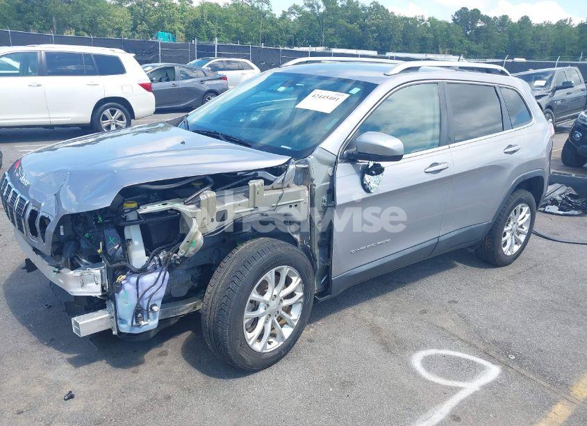 Photo 2 of 2019 Jeep Cherokee LATITUDE FWD (VIN 1C4PJLCB2KD325965)