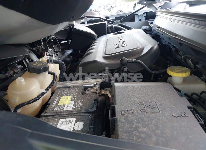 Photo 10 of 2019 Jeep Cherokee LATITUDE FWD (VIN 1C4PJLCB2KD444499)