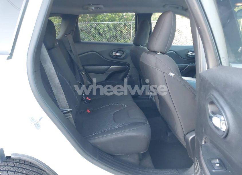 Photo 8 of 2019 Jeep Cherokee LATITUDE FWD (VIN 1C4PJLCB2KD444499)