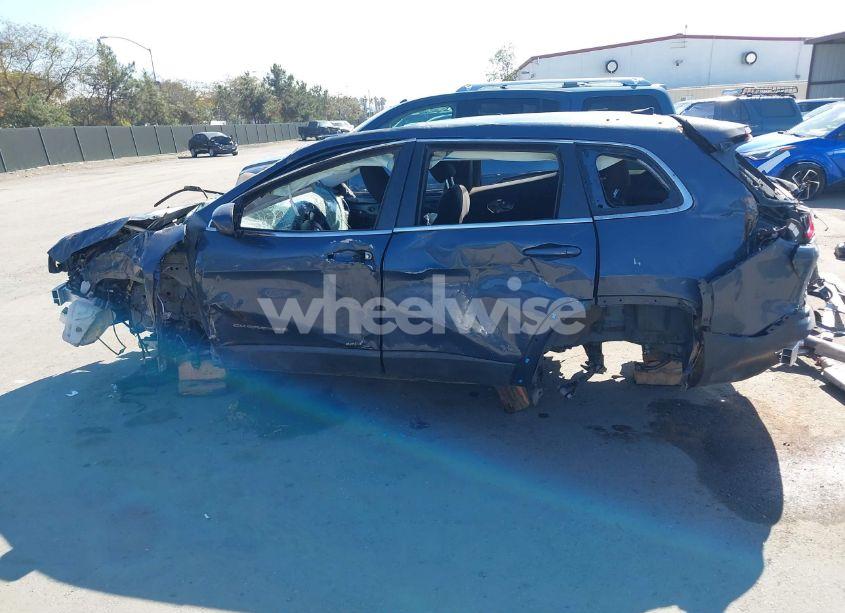 Photo 15 of 2019 Jeep Cherokee LATITUDE FWD (VIN 1C4PJLCB2KD454563)