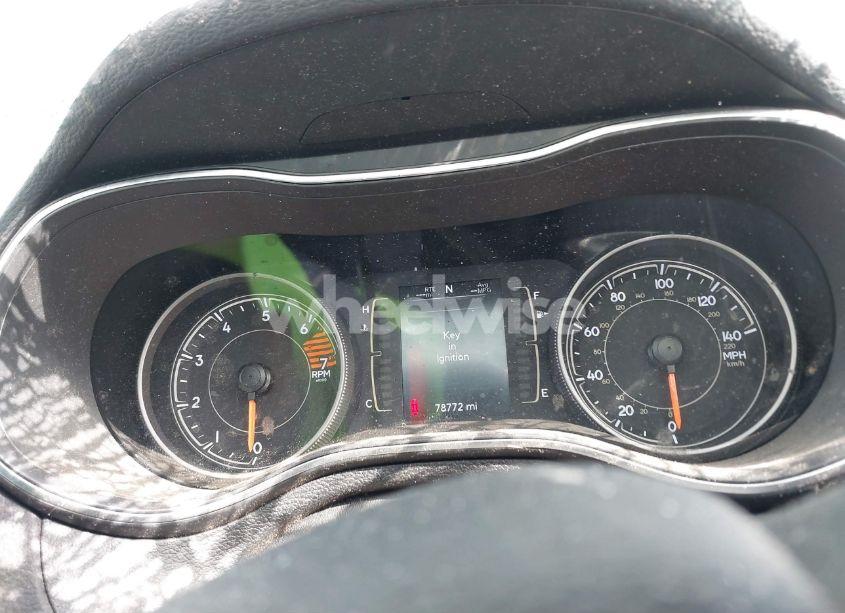 Photo 16 of 2019 Jeep Cherokee LATITUDE FWD (VIN 1C4PJLCB2KD454563)