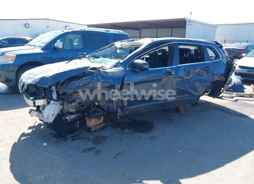 Photo 2 of 2019 Jeep Cherokee LATITUDE FWD (VIN 1C4PJLCB2KD454563)