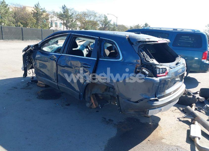 Photo 3 of 2019 Jeep Cherokee LATITUDE FWD (VIN 1C4PJLCB2KD454563)