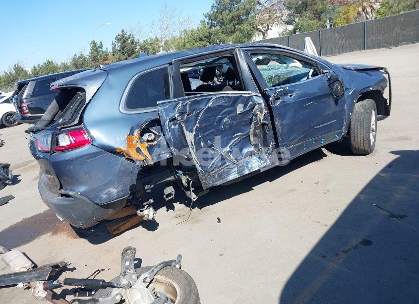 Photo 4 of 2019 Jeep Cherokee LATITUDE FWD (VIN 1C4PJLCB2KD454563)