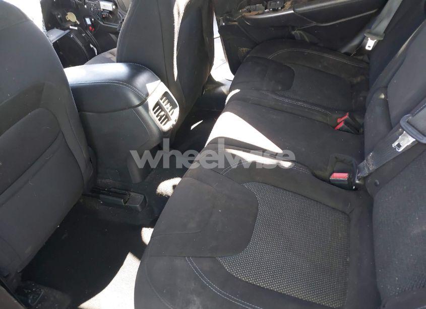 Photo 8 of 2019 Jeep Cherokee LATITUDE FWD (VIN 1C4PJLCB2KD454563)